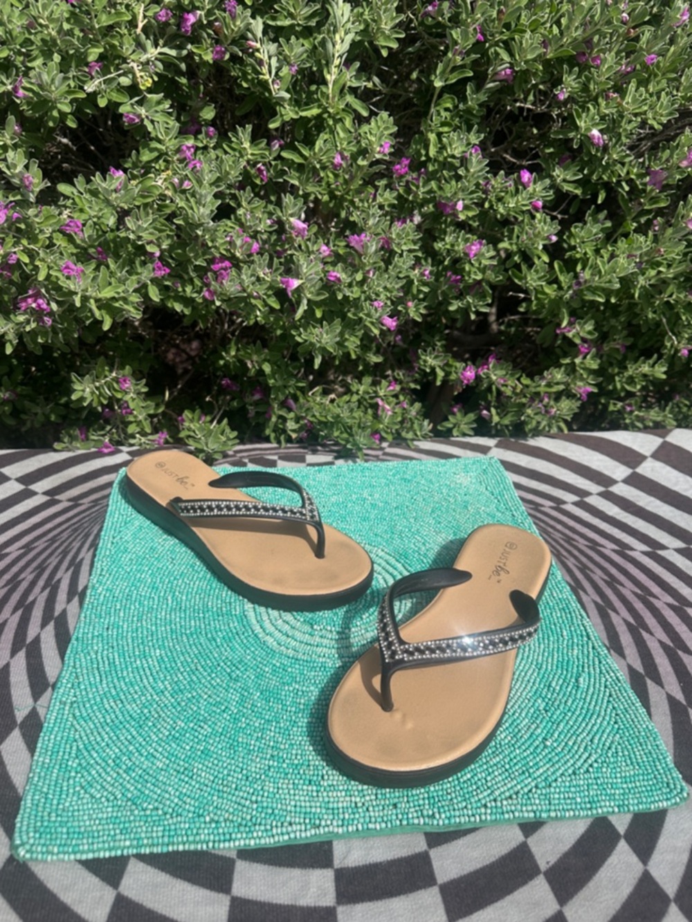 JustFab size 6-Trim Thong flip flops-Rhinestone & Footbed-used/great condition
